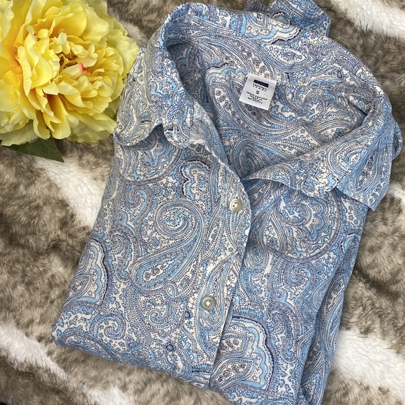 GAP Tops - 🔴5/$25🔴 GAP button down